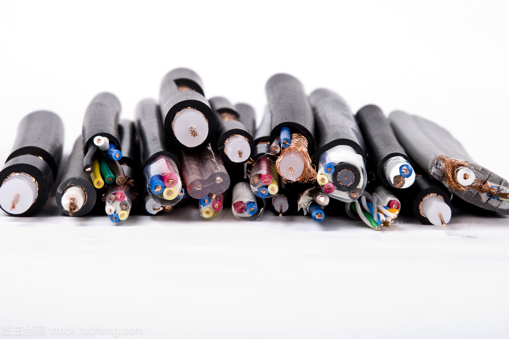 電線電纜與通訊電纜 現(xiàn)代社會(huì)的神經(jīng)網(wǎng)絡(luò)與信息動(dòng)脈